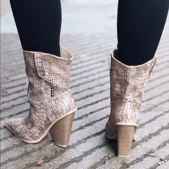 🆕Lana Rose Gold Snake Skin Cowboy Boots - Picture 6 of 7